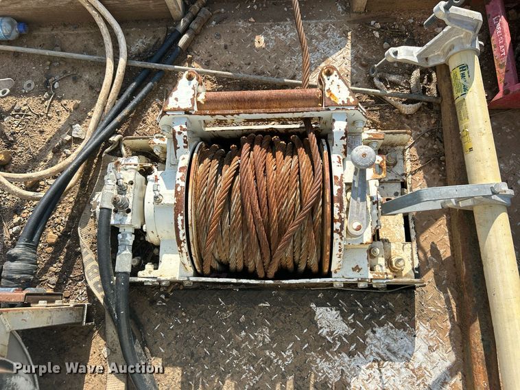 image for item KW9105 2009 International Paystar 5900 SFA  tri-drive digger derrick truck