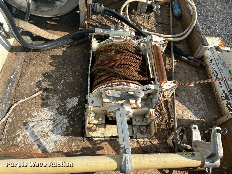 image for item KW9105 2009 International Paystar 5900 SFA  tri-drive digger derrick truck