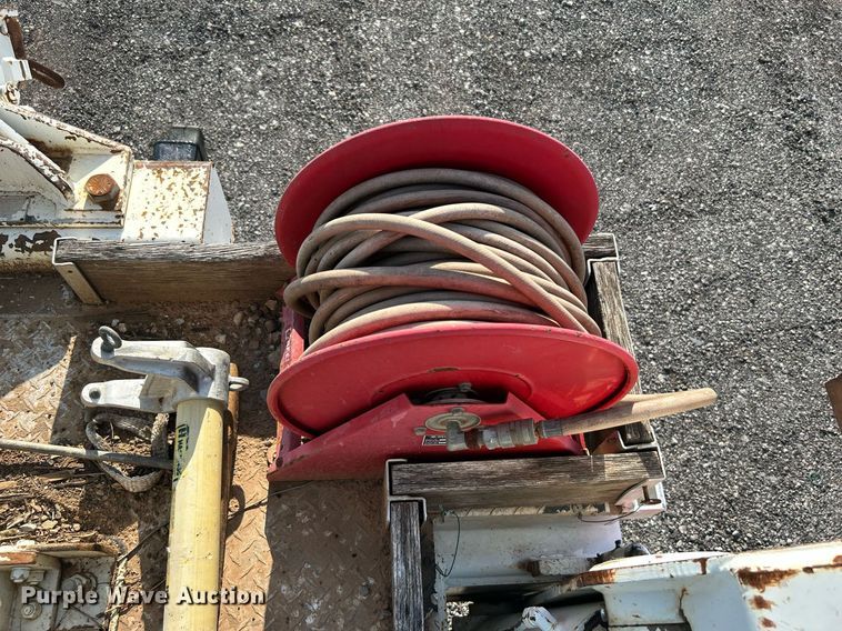 image for item KW9105 2009 International Paystar 5900 SFA  tri-drive digger derrick truck