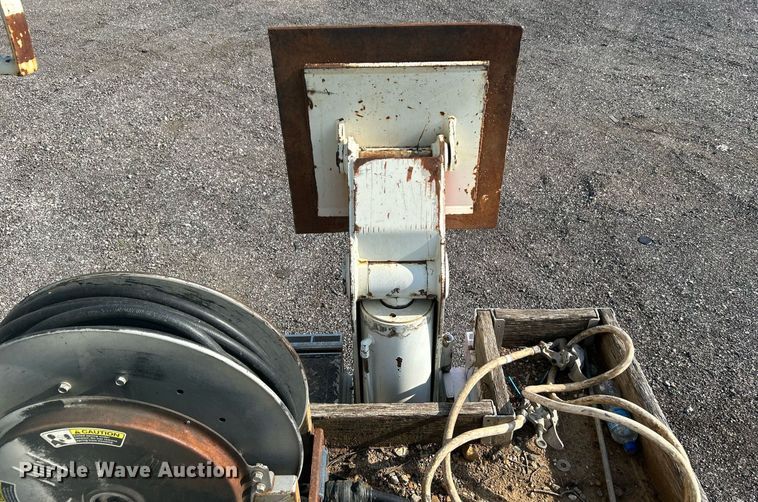 image for item KW9105 2009 International Paystar 5900 SFA  tri-drive digger derrick truck