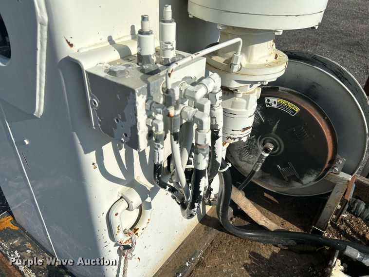 image for item KW9105 2009 International Paystar 5900 SFA  tri-drive digger derrick truck