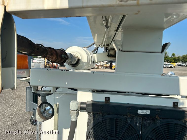 image for item KW9105 2009 International Paystar 5900 SFA  tri-drive digger derrick truck