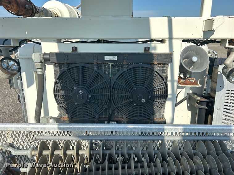 image for item KW9105 2009 International Paystar 5900 SFA  tri-drive digger derrick truck