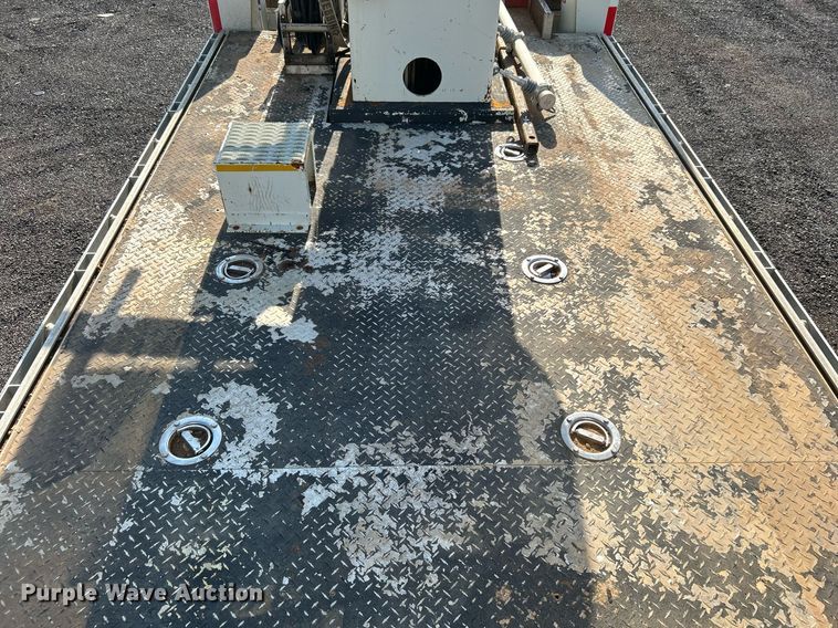 image for item KW9105 2009 International Paystar 5900 SFA  tri-drive digger derrick truck