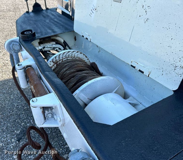 image for item KW9105 2009 International Paystar 5900 SFA  tri-drive digger derrick truck