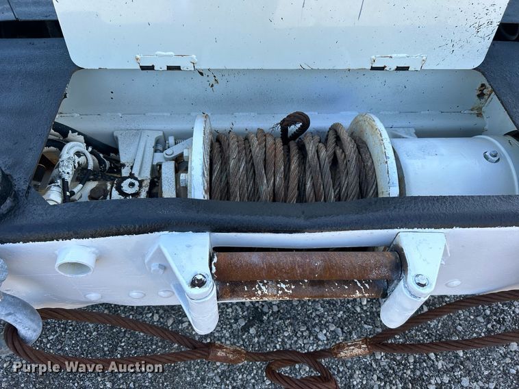 image for item KW9105 2009 International Paystar 5900 SFA  tri-drive digger derrick truck