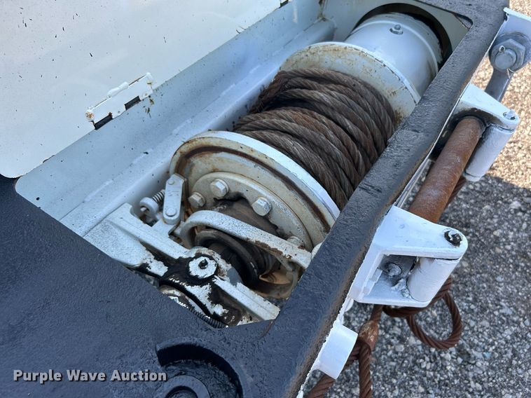 image for item KW9105 2009 International Paystar 5900 SFA  tri-drive digger derrick truck