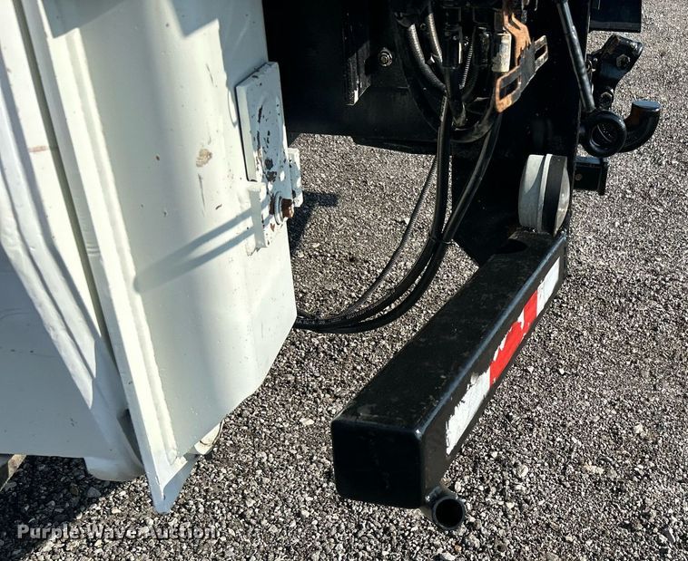 image for item KW9105 2009 International Paystar 5900 SFA  tri-drive digger derrick truck