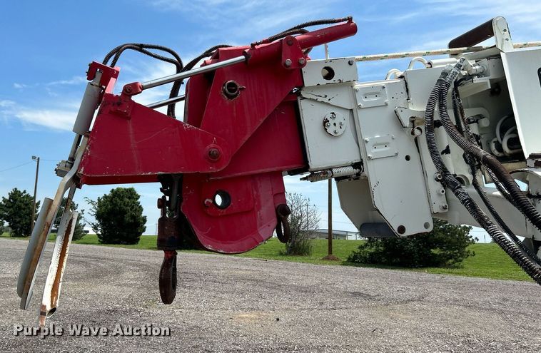 image for item KW9105 2009 International Paystar 5900 SFA  tri-drive digger derrick truck