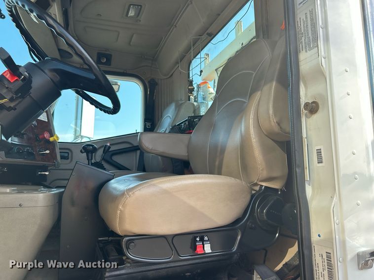 image for item KW9105 2009 International Paystar 5900 SFA  tri-drive digger derrick truck