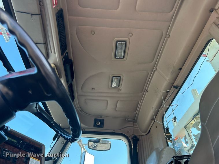 image for item KW9105 2009 International Paystar 5900 SFA  tri-drive digger derrick truck