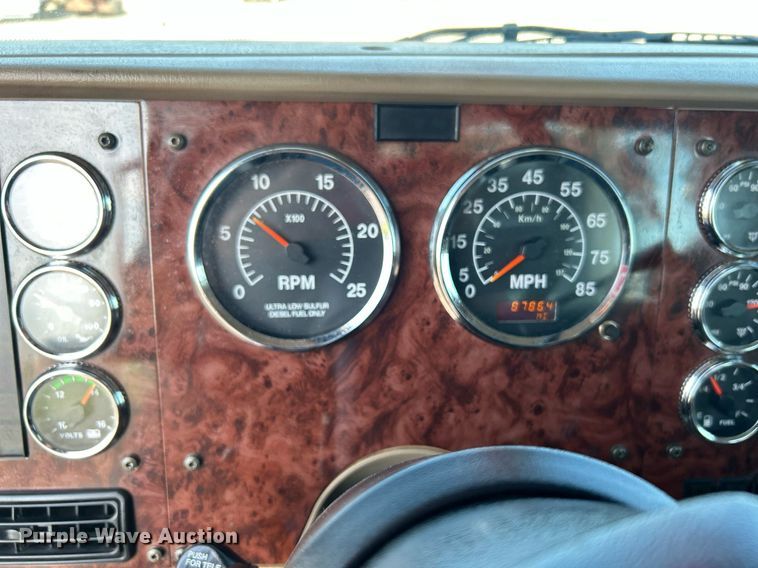 image for item KW9105 2009 International Paystar 5900 SFA  tri-drive digger derrick truck