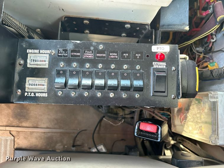 image for item KW9105 2009 International Paystar 5900 SFA  tri-drive digger derrick truck