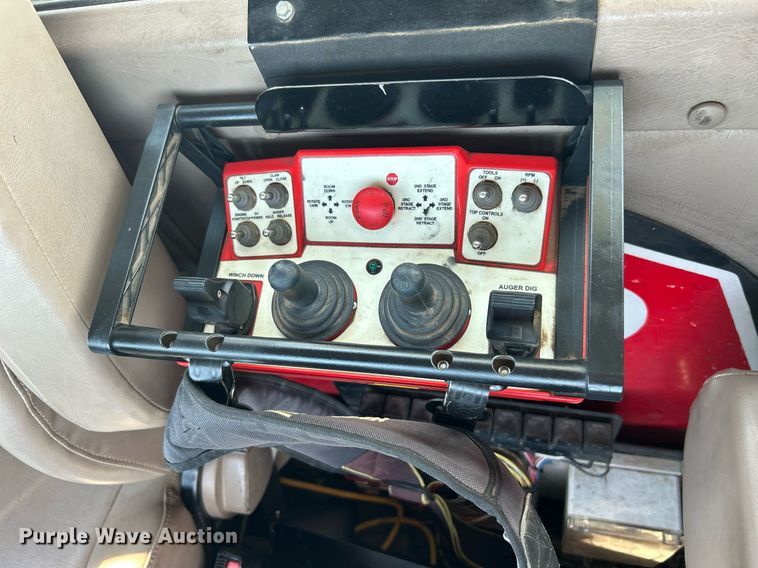 image for item KW9105 2009 International Paystar 5900 SFA  tri-drive digger derrick truck