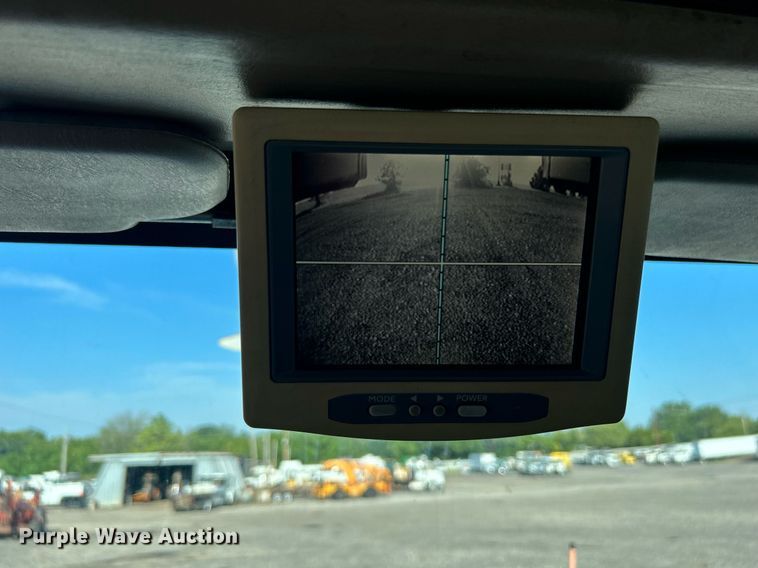 image for item KW9105 2009 International Paystar 5900 SFA  tri-drive digger derrick truck