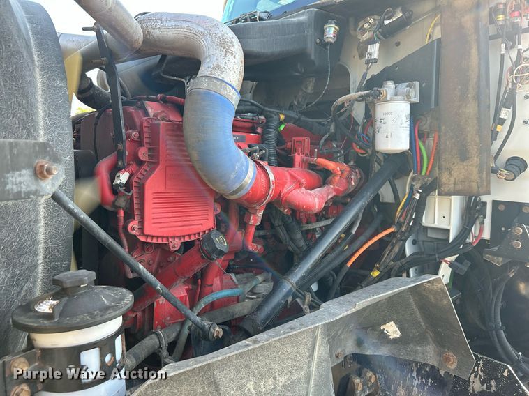 image for item KW9105 2009 International Paystar 5900 SFA  tri-drive digger derrick truck