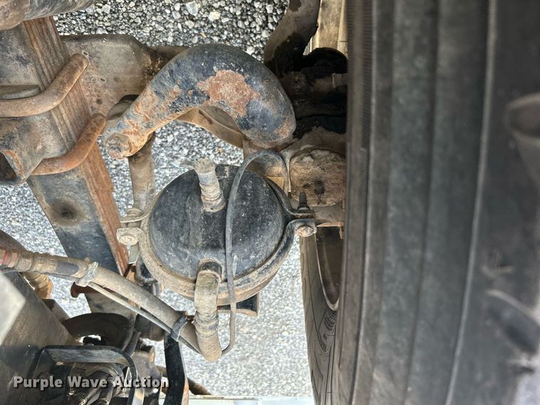 image for item KW9105 2009 International Paystar 5900 SFA  tri-drive digger derrick truck