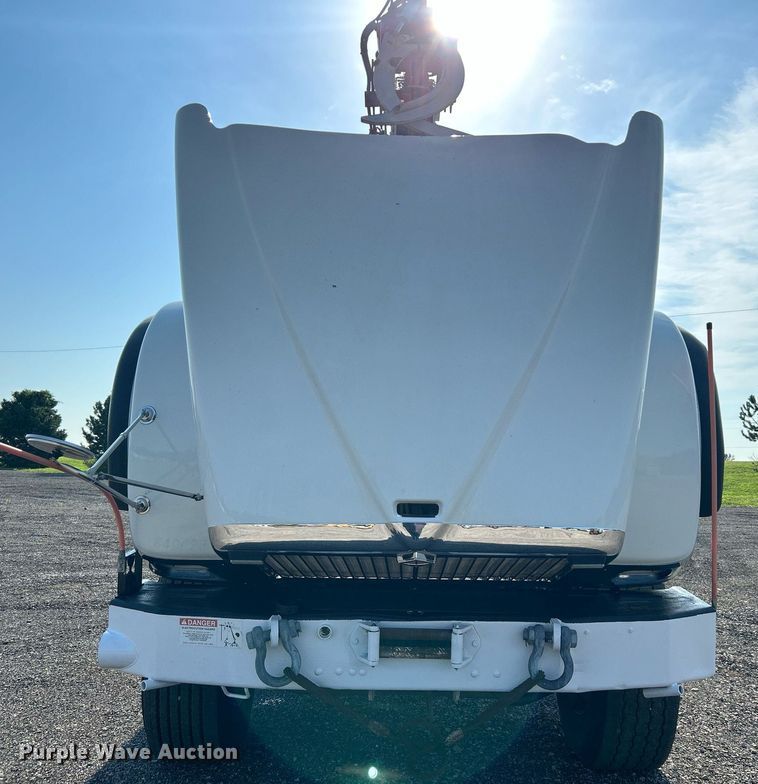 image for item KW9105 2009 International Paystar 5900 SFA  tri-drive digger derrick truck