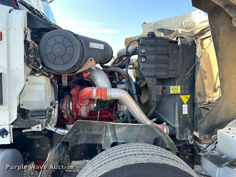 image for item KW9105 2009 International Paystar 5900 SFA  tri-drive digger derrick truck