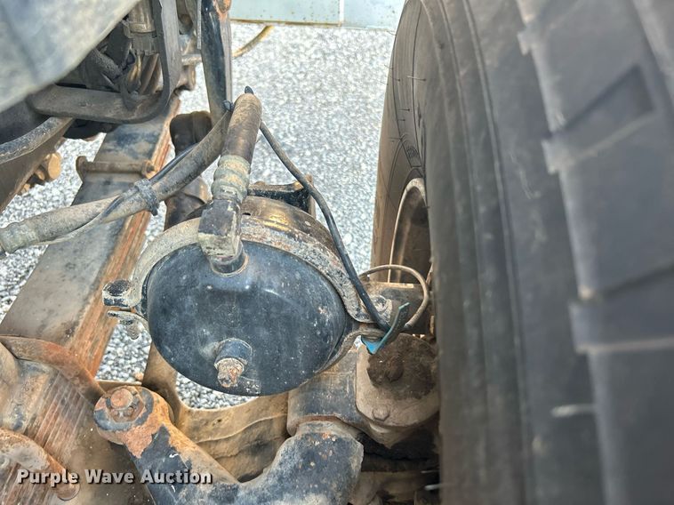 image for item KW9105 2009 International Paystar 5900 SFA  tri-drive digger derrick truck