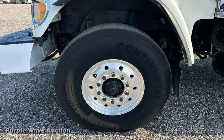 image for item KW9105 2009 International Paystar 5900 SFA  tri-drive digger derrick truck