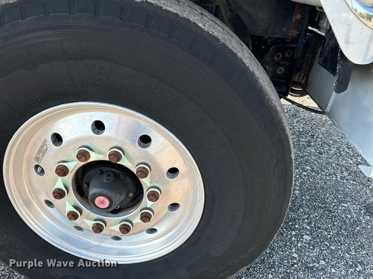 image for item KW9105 2009 International Paystar 5900 SFA  tri-drive digger derrick truck