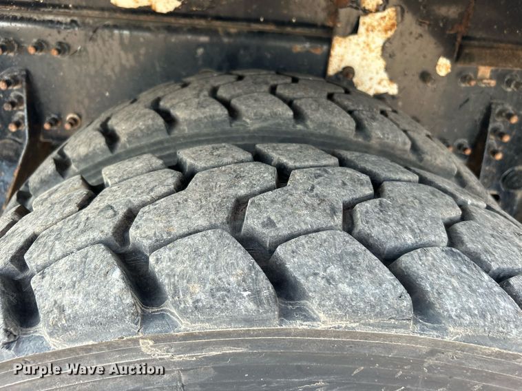 image for item KW9105 2009 International Paystar 5900 SFA  tri-drive digger derrick truck