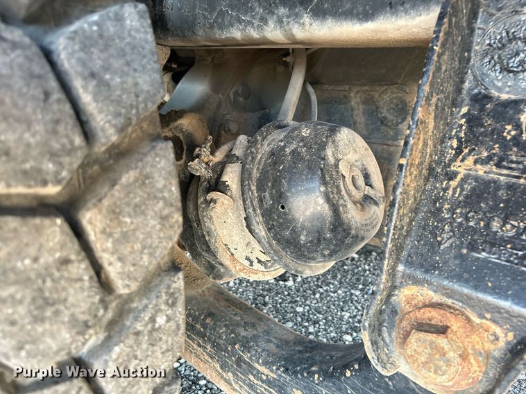 image for item KW9105 2009 International Paystar 5900 SFA  tri-drive digger derrick truck