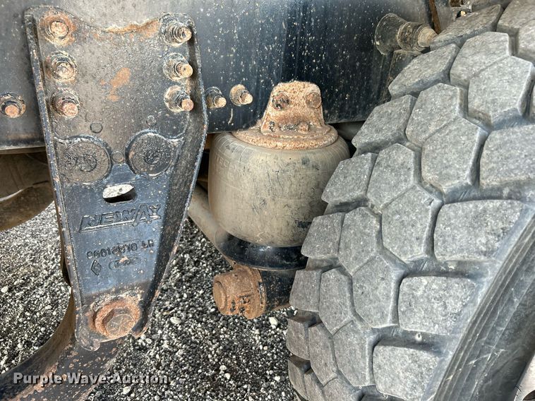 image for item KW9105 2009 International Paystar 5900 SFA  tri-drive digger derrick truck