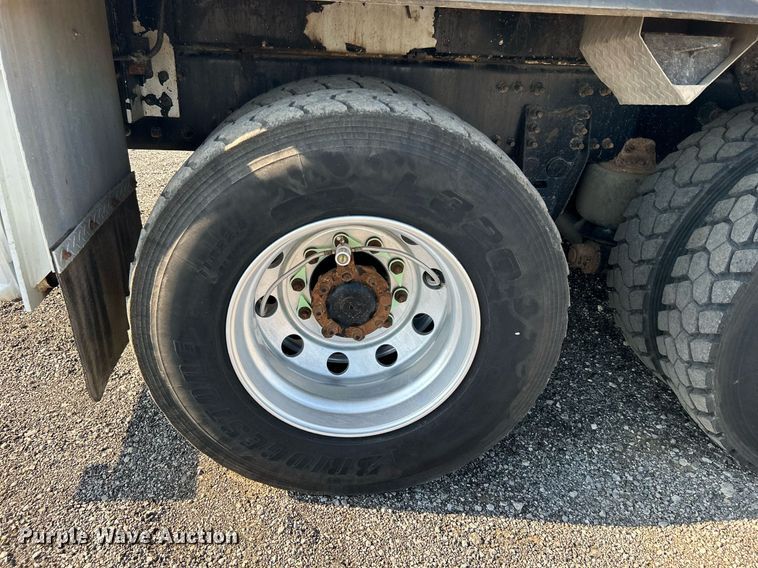 image for item KW9105 2009 International Paystar 5900 SFA  tri-drive digger derrick truck