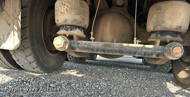 image for item KW9105 2009 International Paystar 5900 SFA  tri-drive digger derrick truck