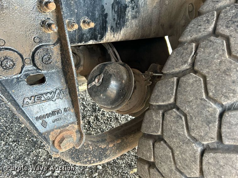 image for item KW9105 2009 International Paystar 5900 SFA  tri-drive digger derrick truck