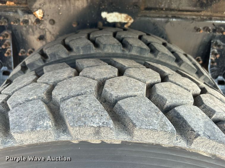 image for item KW9105 2009 International Paystar 5900 SFA  tri-drive digger derrick truck