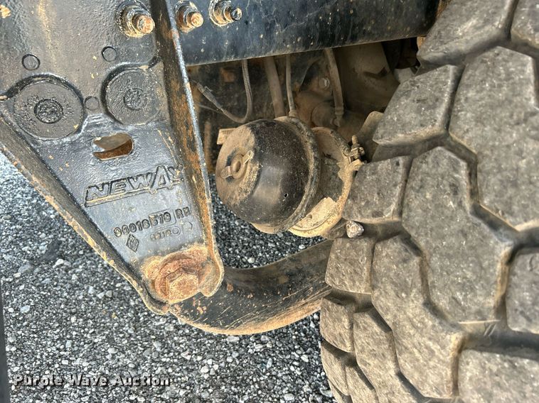 image for item KW9105 2009 International Paystar 5900 SFA  tri-drive digger derrick truck