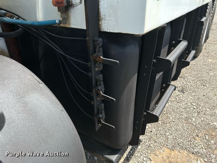 image for item KW9108 2007 International 7600 sewer jetter truck
