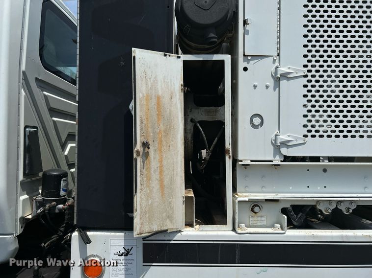 image for item KW9108 2007 International 7600 sewer jetter truck