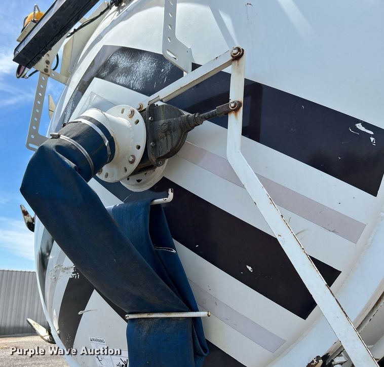 image for item KW9108 2007 International 7600 sewer jetter truck