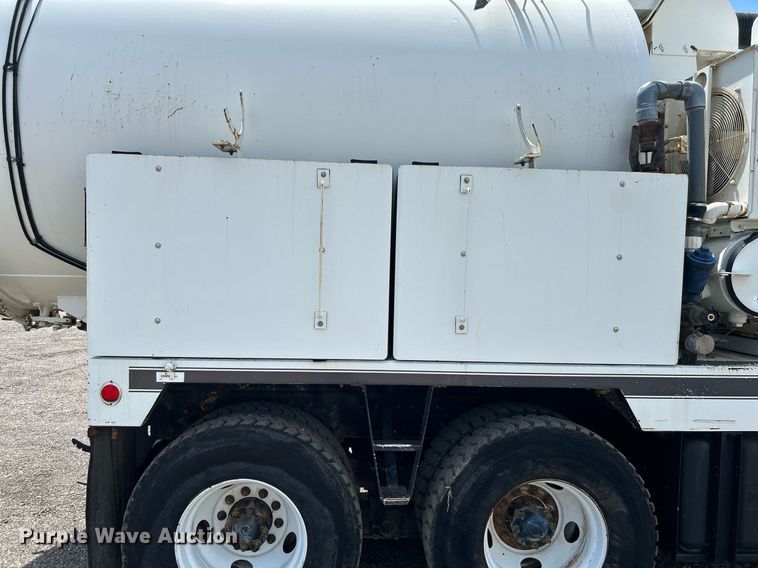 image for item KW9108 2007 International 7600 sewer jetter truck
