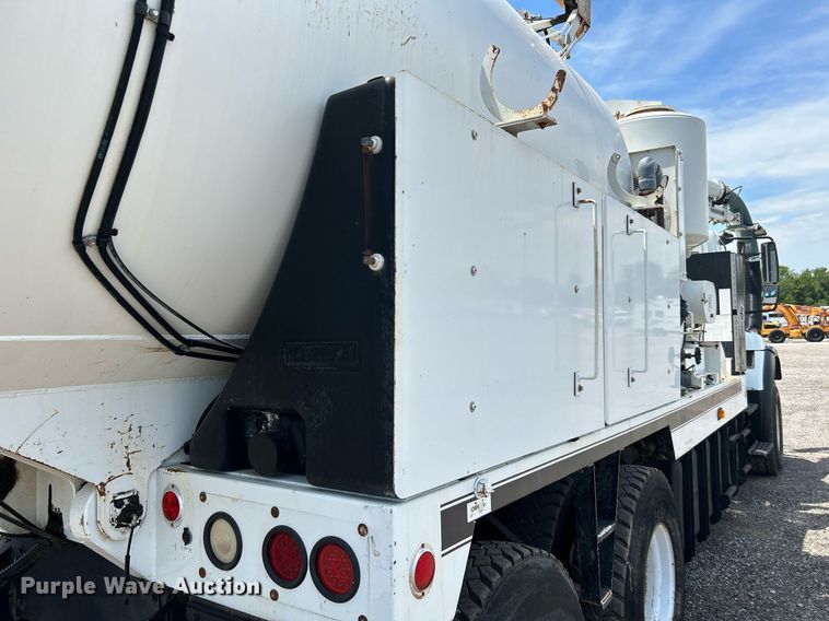 image for item KW9108 2007 International 7600 sewer jetter truck