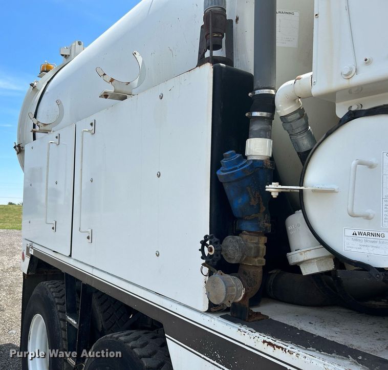 image for item KW9108 2007 International 7600 sewer jetter truck