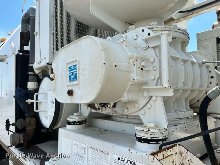 image for item KW9108 2007 International 7600 sewer jetter truck