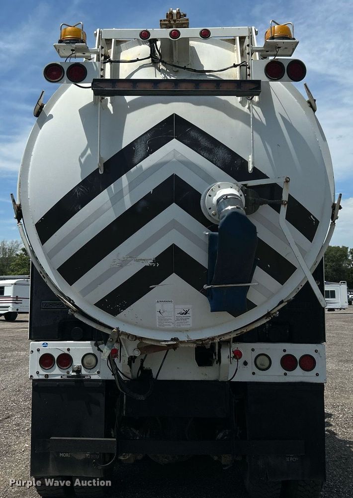 image for item KW9108 2007 International 7600 sewer jetter truck