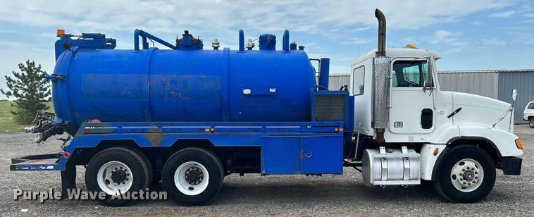 image for item KW9114 1998 Freightliner FLD112 vacuum truck