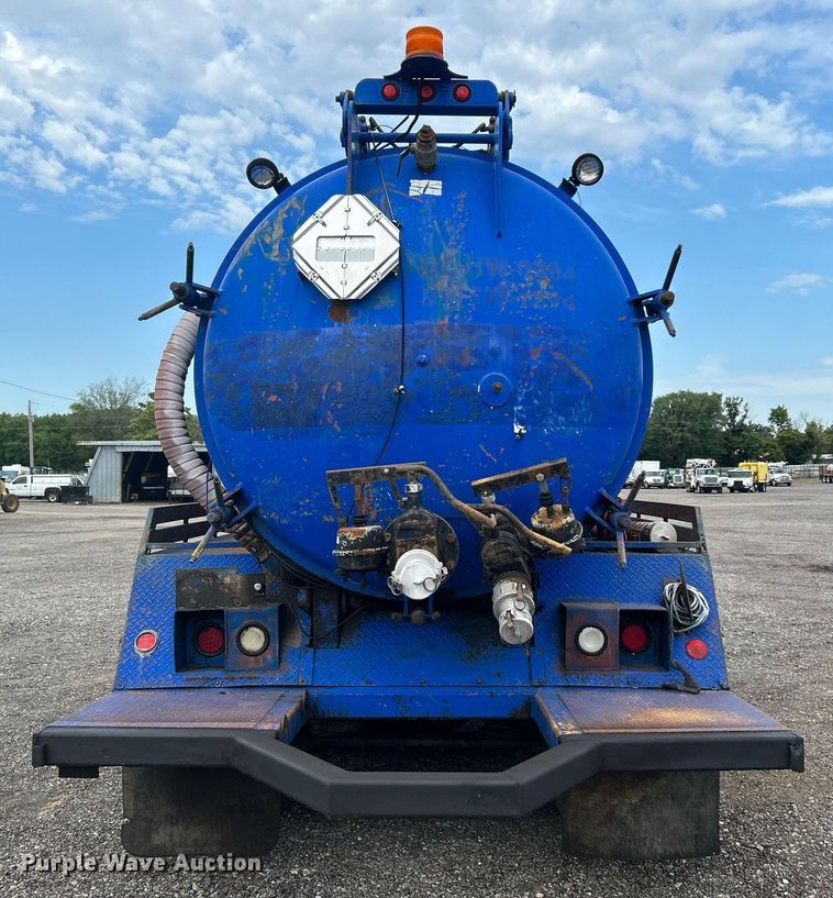 image for item KW9114 1998 Freightliner FLD112 vacuum truck