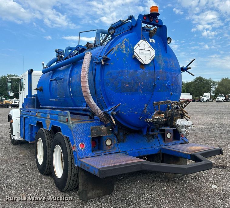 image for item KW9114 1998 Freightliner FLD112 vacuum truck