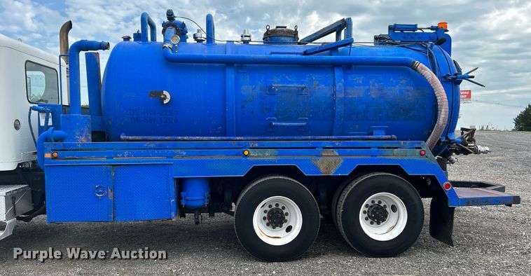 image for item KW9114 1998 Freightliner FLD112 vacuum truck
