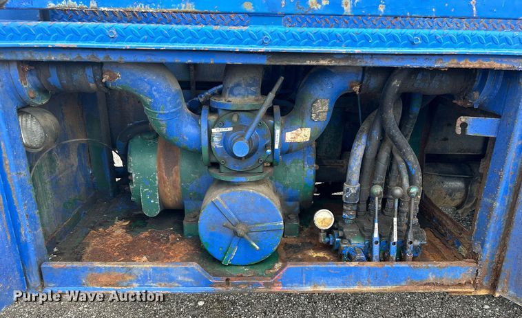 image for item KW9114 1998 Freightliner FLD112 vacuum truck