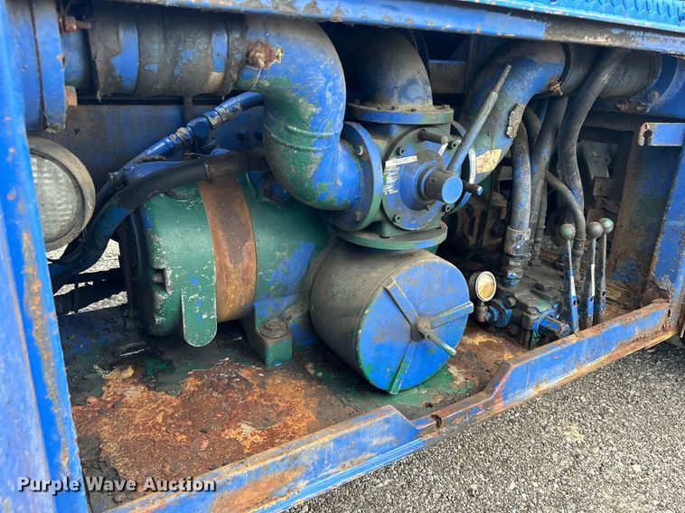 image for item KW9114 1998 Freightliner FLD112 vacuum truck