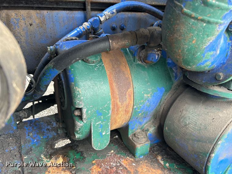 image for item KW9114 1998 Freightliner FLD112 vacuum truck