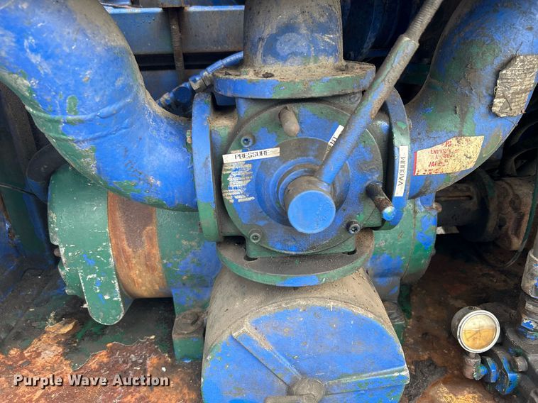 image for item KW9114 1998 Freightliner FLD112 vacuum truck